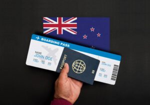 Passport và vé máy bay đi New Zealand