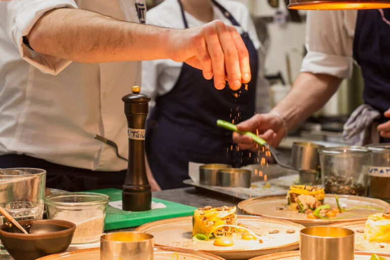 Chi Phí Du Học Nghề Úc 2023: Thông Tin Cần Biết Và Cách Quản Lý Tài Chính